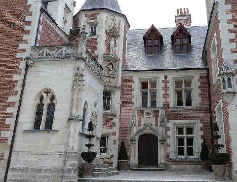 Actual Chateau
Cloux Exterior